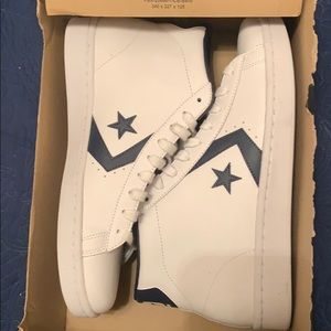 Pro Leather Mid Navy and White Converse